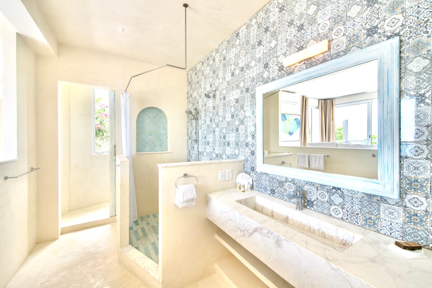 Private ensuite bathroom